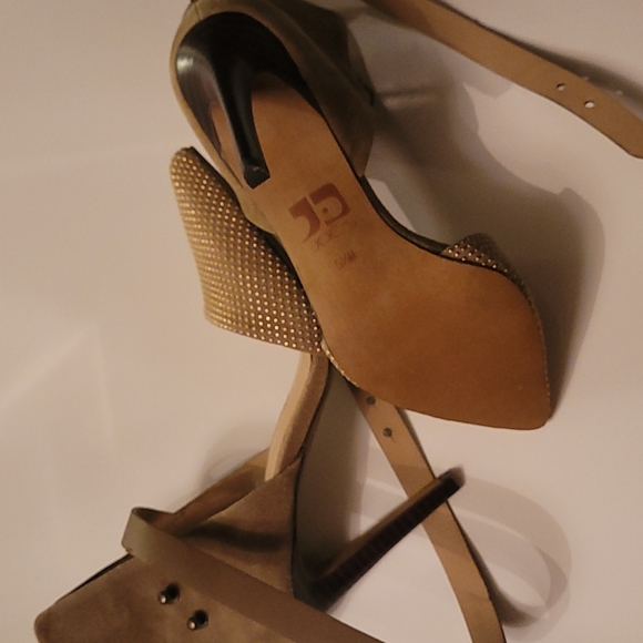 Brand new JOE'S Jeans Pumps - Picture 3 of 4